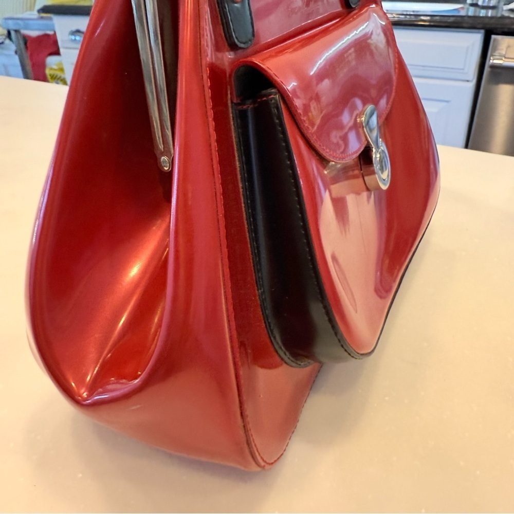 Beijo Women’s Red Patent Leather Shoulder Bag Kiss Lock Close Front Pocket NEW - Picture 4 of 16